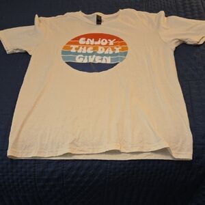 NWOT GILDAN CREAM 'ENJOY THE DAY GIVEN' GRAPHIC T-SHIRT-SIZE LARGE